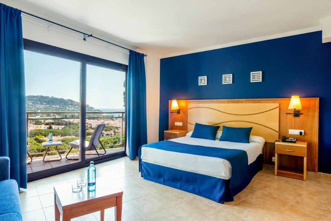 Hotel Garbi カレリャ・デ・パラフルジェリ エクステリア 写真