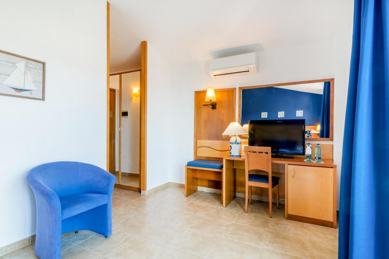 Hotel Garbi カレリャ・デ・パラフルジェリ エクステリア 写真