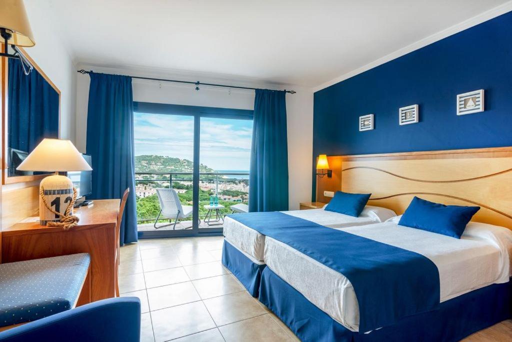 Hotel Garbi カレリャ・デ・パラフルジェリ エクステリア 写真