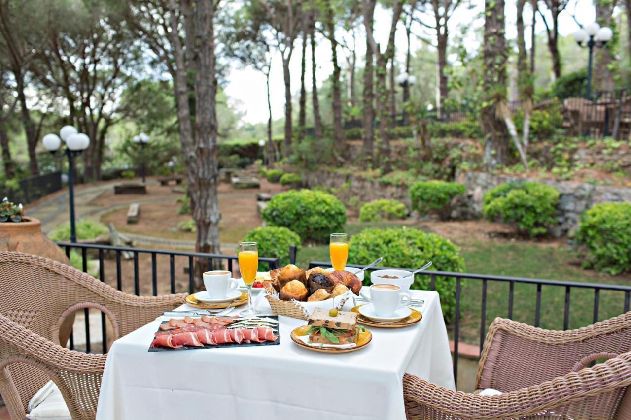 Hotel Garbi カレリャ・デ・パラフルジェリ エクステリア 写真